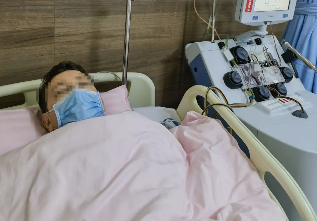 Nurse infusing cord blood into Abu in the transplant unit