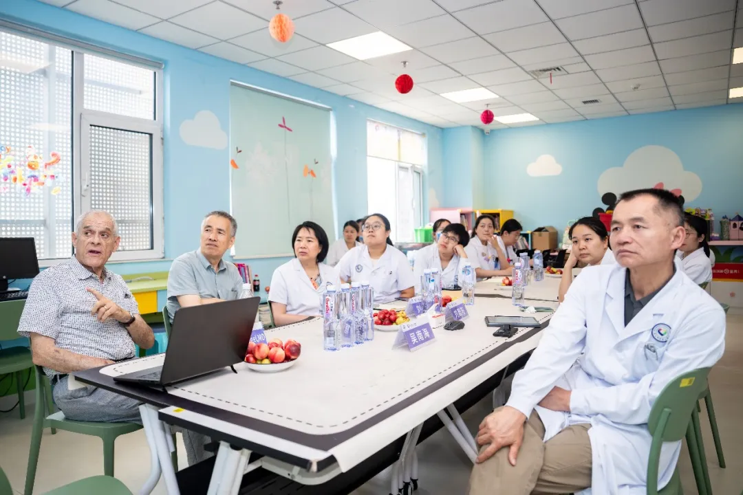 Professor Stuart Siegel lectures on AYA oncology at Beijing Jingdu Children's Hospital
